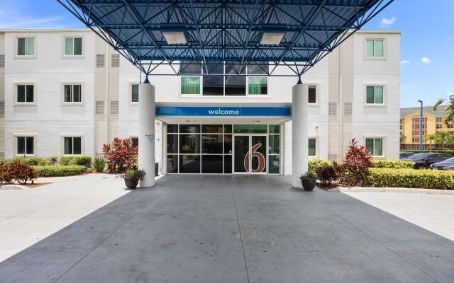 Motel 6 Orlando, FL - International Dr