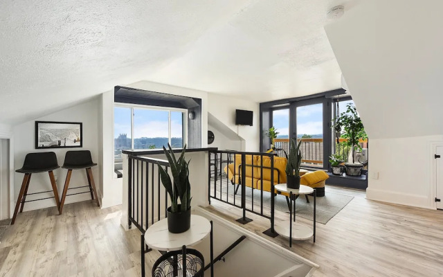 Yinz Retreat, Above the City Home