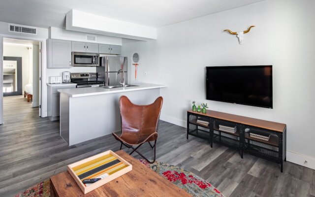 WanderJaunt - Camelback East Apts