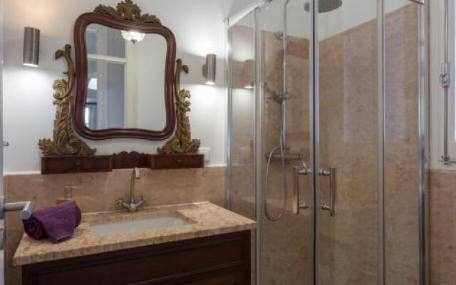 Lxroller Deluxe Mouraria Views