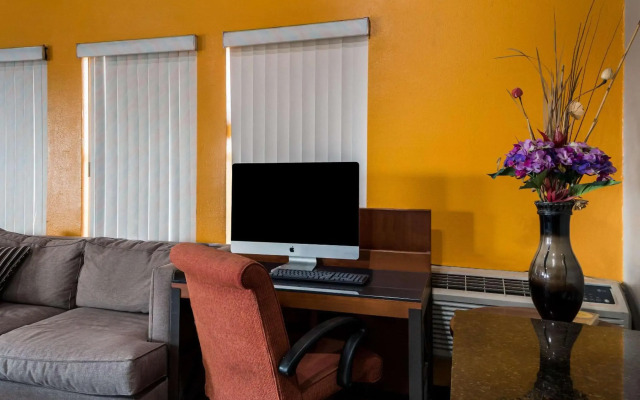 Econo Lodge San Antonio near SeaWorld - Medical Center