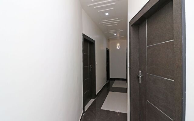OYO 22979 Saffron Hotel