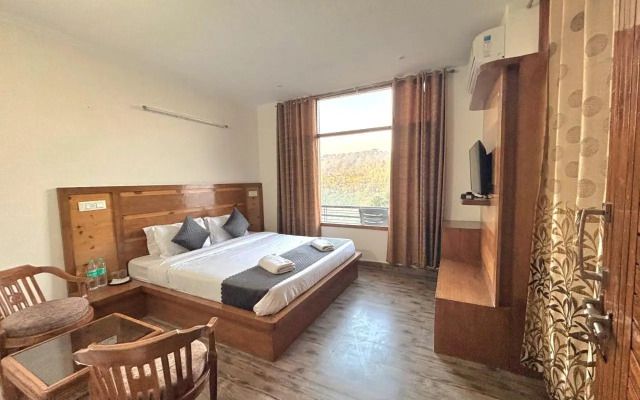 OYO 27648 Kasauli Greens