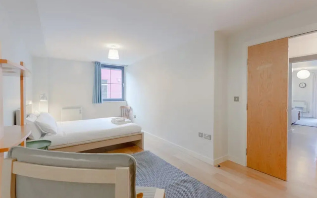 Spacious 2 Bedroom Stoke Newington Flat