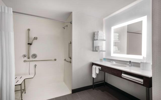 Hampton Inn Brooklyn Park