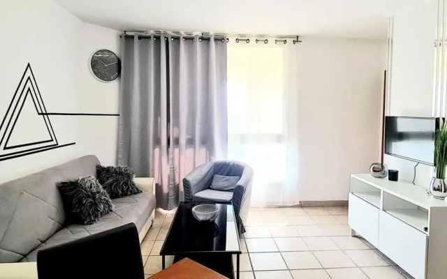 SHaYaSH apartments Leonardo Bat-Yam