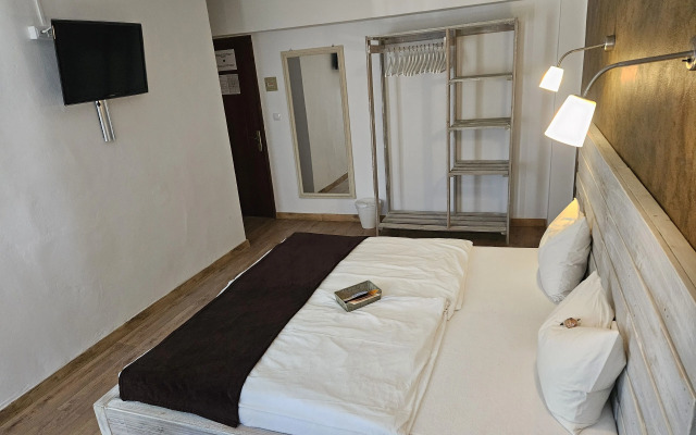 Seven Hostal & Spa