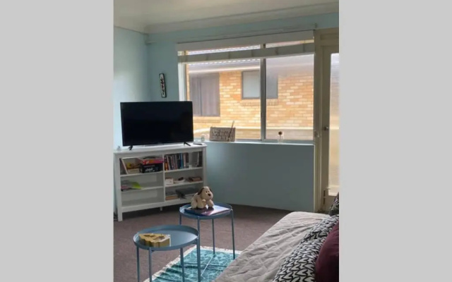 Digby's Place - waterfront apartment – Guest Rooms – The Entrance