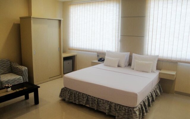D'Blitz Hotel