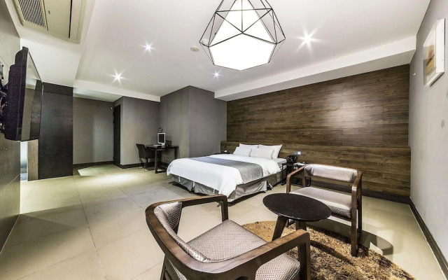 Guangming Cherbourg Hotel