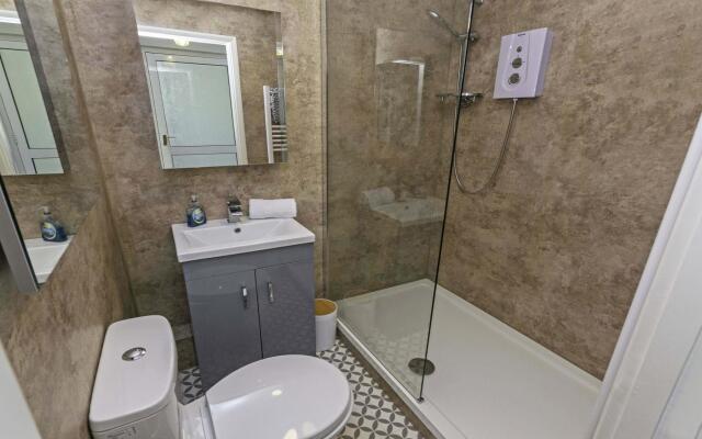 Clifton Court Apt 23 With Seaviews Heated Pool