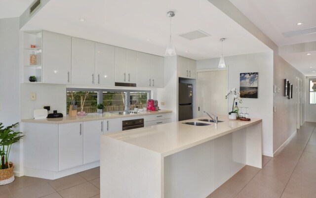 Top 1 Sunshine Beach Family Retreat