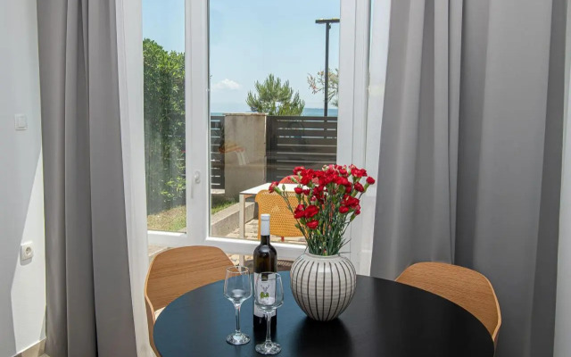 Beachfront Apartments Gabine