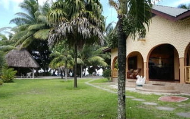 Anse Kerlan Beach Chalets