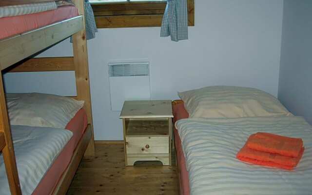 Drevenica pod smrekom