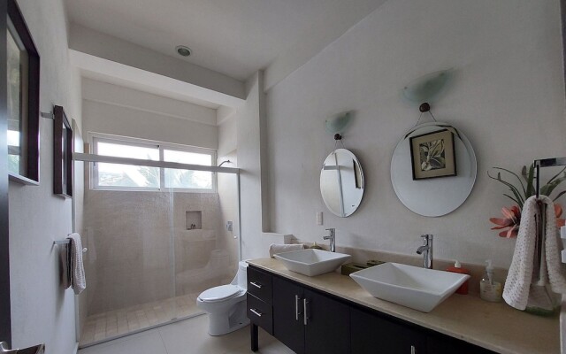 Condo con vista al mar en Torre 2501