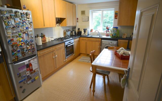 2 Bedroom Apartment With Balcony in Nunhead