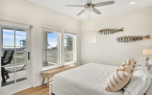 The White House by Silver Sands Vacation Rentals