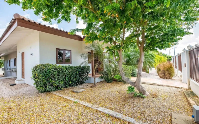 Villa in Jan Thiel With Pool