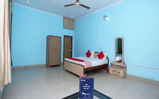 OYO 15492 Hotel Dolly