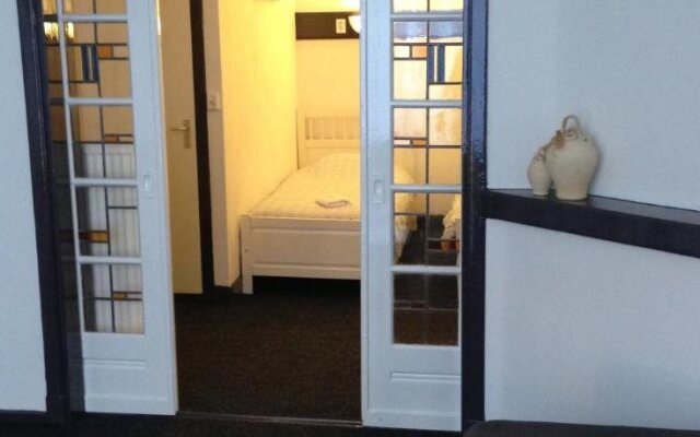 Hotel-O-Theek de Zwaan / Budgethotel