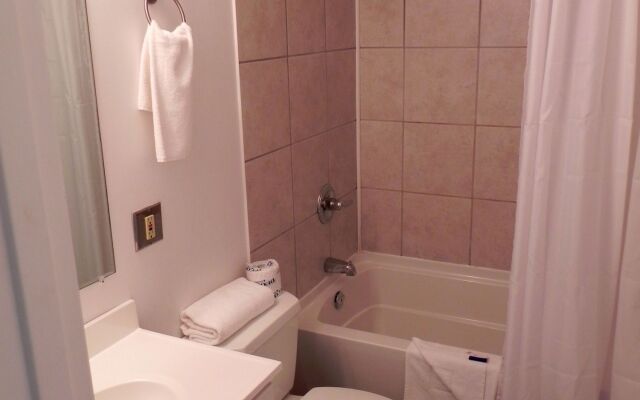 Harbourview Inn & Suites