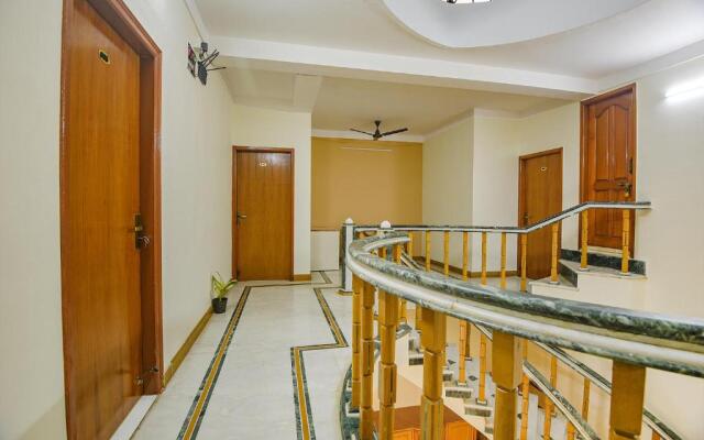 Fabexpress Ravikeerthis Service Apartment