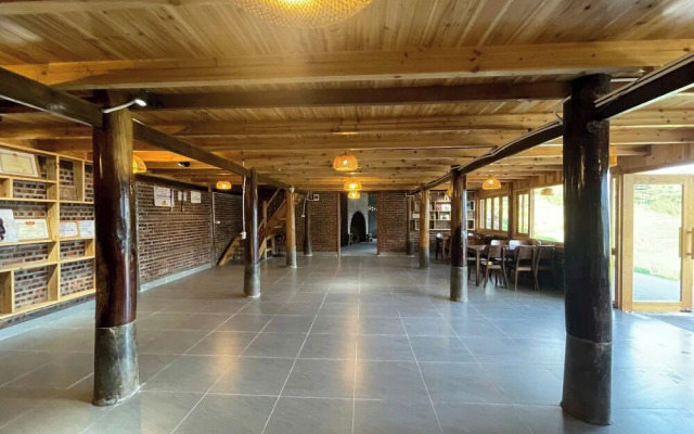 Bees Homestay Sapa & Trekking