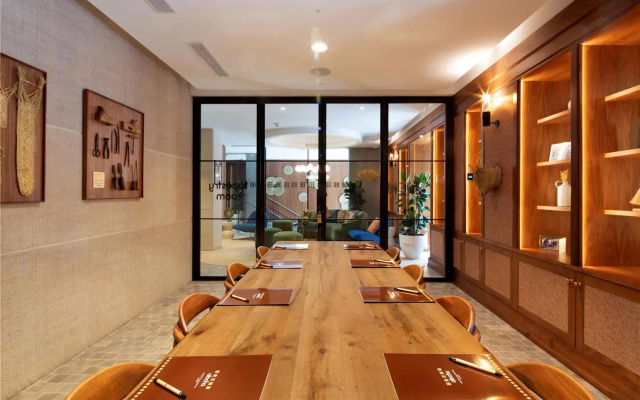 Atocha  Madrid, Tapestry Collection by Hilton