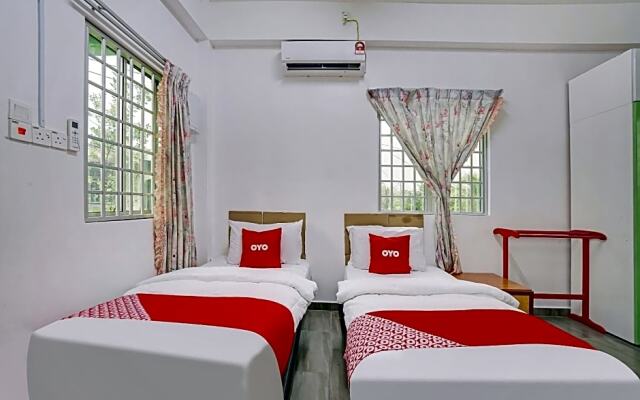 OYO 90462 Padang Besar Green Inn