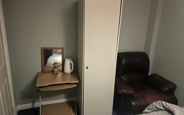 1 bedroom in 3bed house