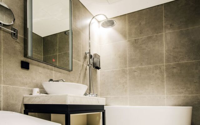 Hotel the Designers Premier Seongsu and Konkuk univ