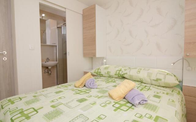 Modern Mobile Home in Dobropoljana With Terrace