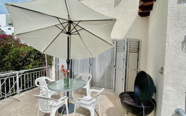Seaside Maisonette 200M from sea
