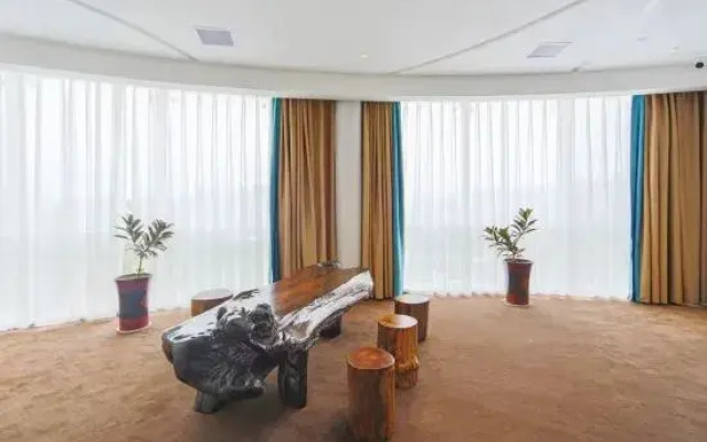 in Hotel (Xiangyang Erqi Store)