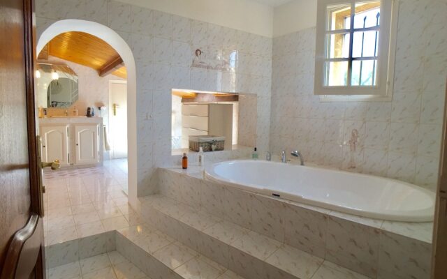 Villa Provence Pool & View