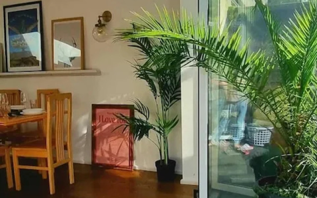 Stylish 3 Bedroom Townhouse in Brockley With Large Garden