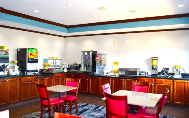 Quality Inn Coralville - Iowa River Landing