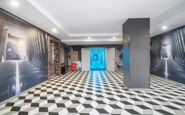 WE E-sports Hotel (Xinyang Railway Station)