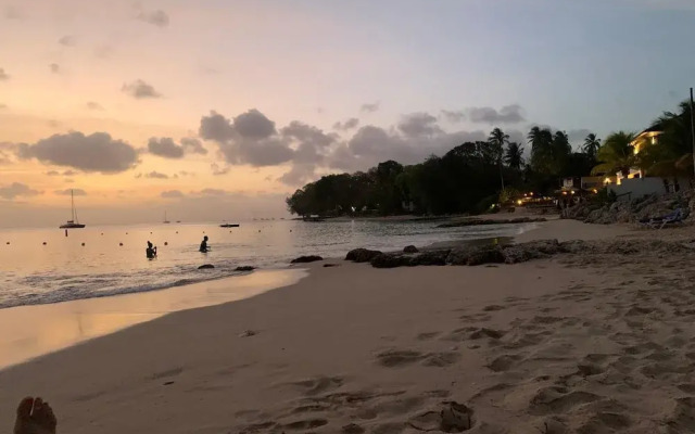 The Art Studio 12 Beachfront Apartment Barbados