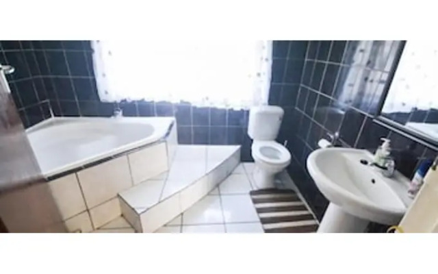 Lekoa Bed and Breakfast and Trading