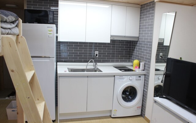 Doomchit Guest House - Hostel