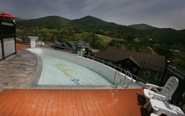 Yellow star Pension