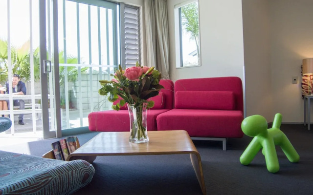Navigate Seaside Hotel & Apartments