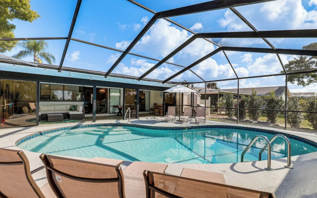 Apollo Beach Oasis: Lanai + Heated Pool!