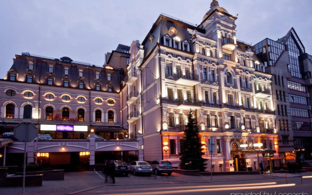 Opera Hotel