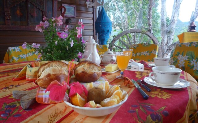 Tour du Monde, Gîte Des Voyageurs