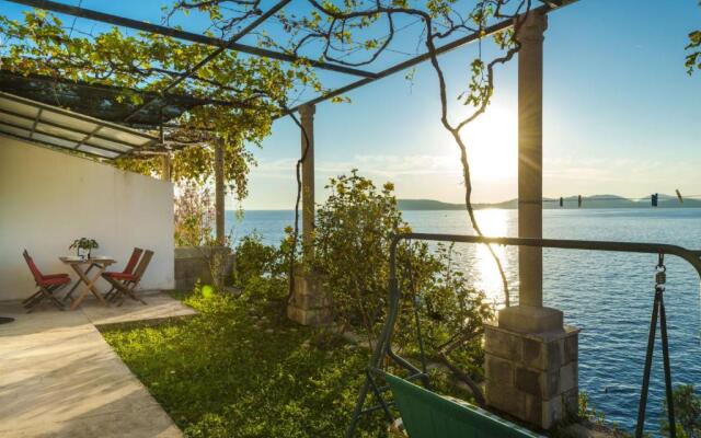 Apartment Dia - 30 m from sea
