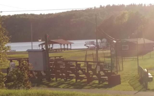 Bay Lake Inn (Frontiersman Motel)