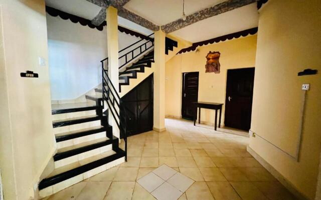 Lovely 5-bed Room House With a Swimming Pool